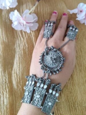 Partywear Stone Haathphool