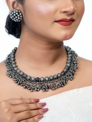 Black Polish Choker Necklace with Gunghroo