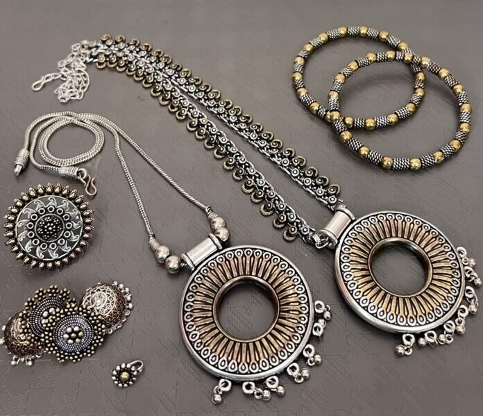 Read more about the article Enhance Your Ethnic Attire with Exquisite Oxidized Jewelry from Vastrabhushan