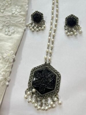 Black pendant set