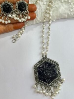 Black pendant set