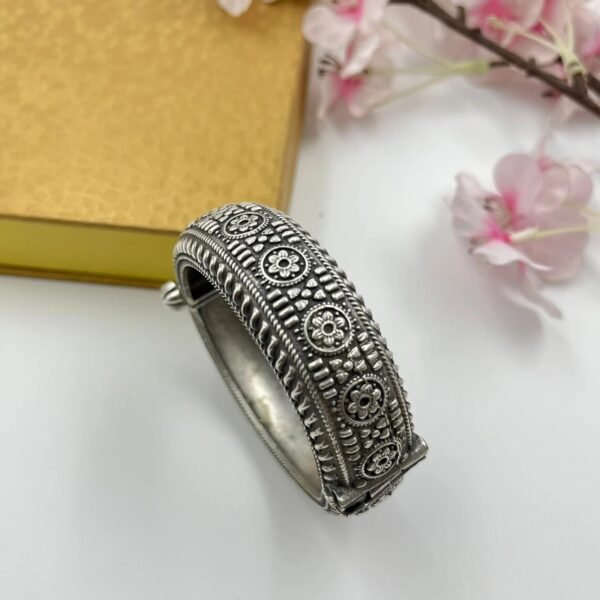 Silver Look Alike Floral Kada