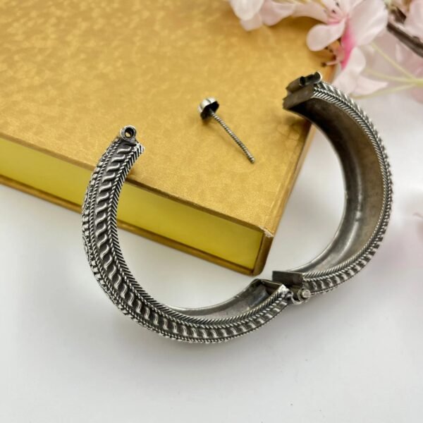 Silver Look Alike Floral Kada