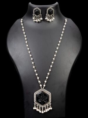 Black pendant set